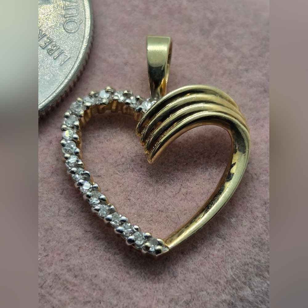 14kt Gold & Diamonds Heart Necklace